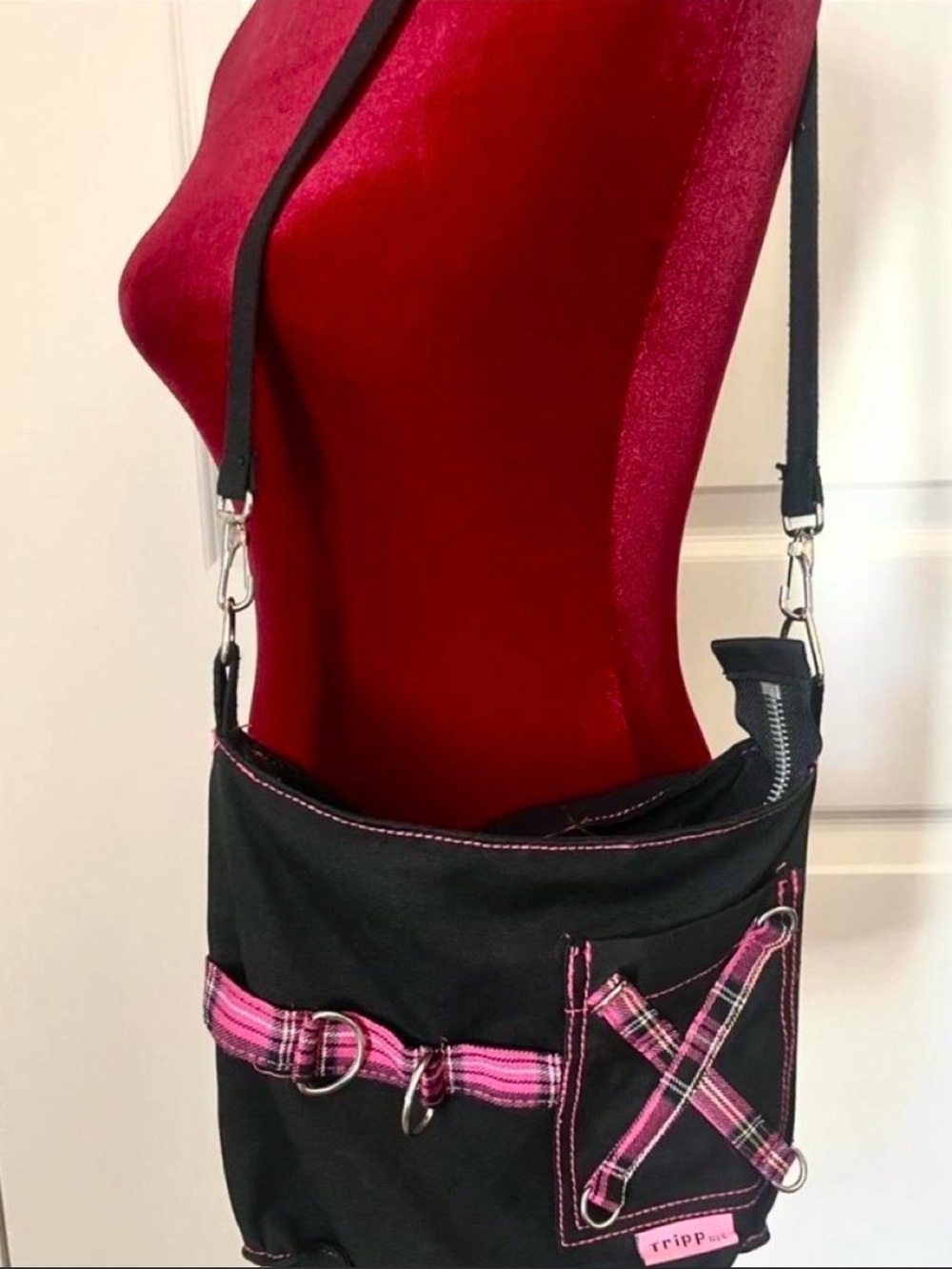 Vintage Tripp nyc Black and pink Crossbody bag